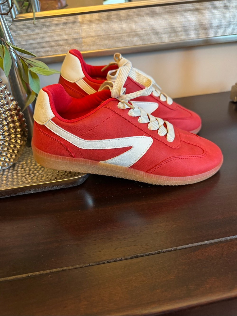 Dolce Vita 6.5 Sneakers